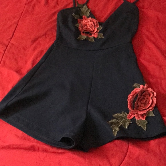 One piece - Picture 2 of 3